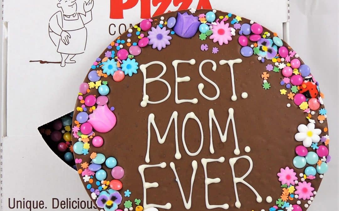 Sees Candy, Loves Candy, Gives Candy | Chocolate Pizza gift idea
