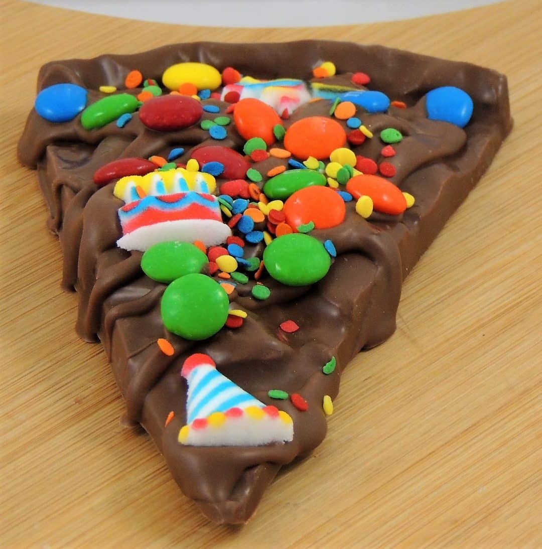 Valentines society19 namorados cuidados giftideasforyou craftriver Happy Birthday Chocolate Pizza Slice - Colorful Chocolate