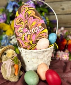 Customizable chocolate Easter Egg 